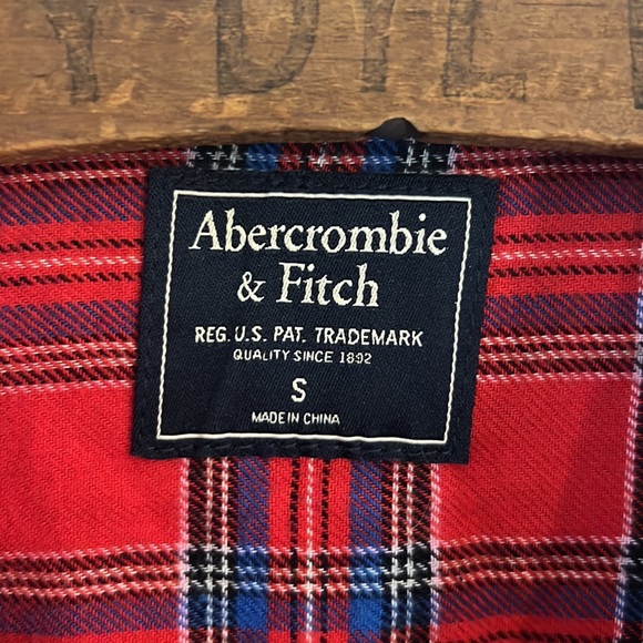 Abercrombie & Fitch Super Soft Flannel Button Down Shirt. Size Small. - Picture 2 of 11